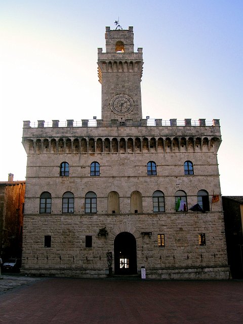 Foto 191 - Montepulciano - Palazzo Comunale.jpg